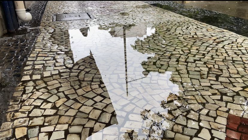 Poças de água causam problemas no Centro de Petrópolis