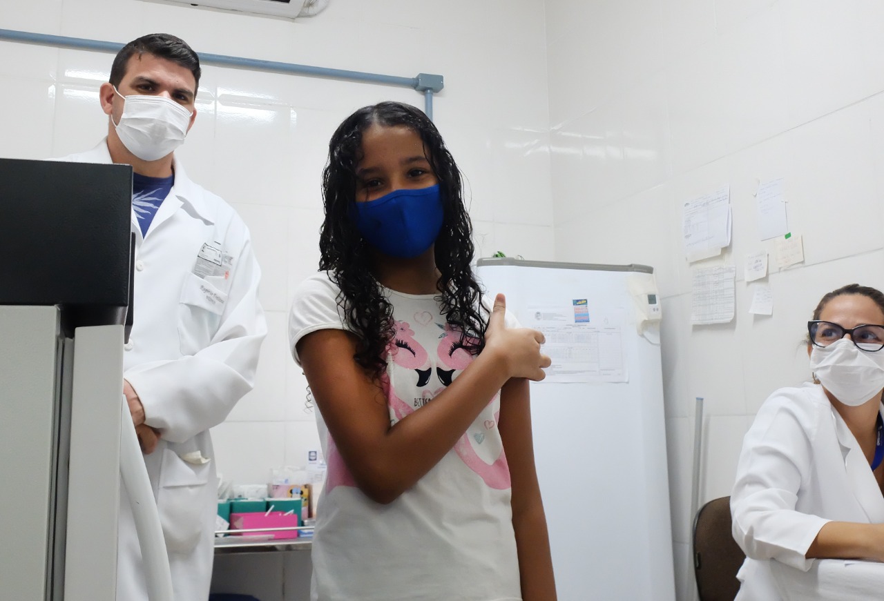 Nesta quinta-feira (10) crianças de 5 a 11 anos, adolescentes e adultos seguem sendo vacinados contra COVID-19 em Nova Iguaçu