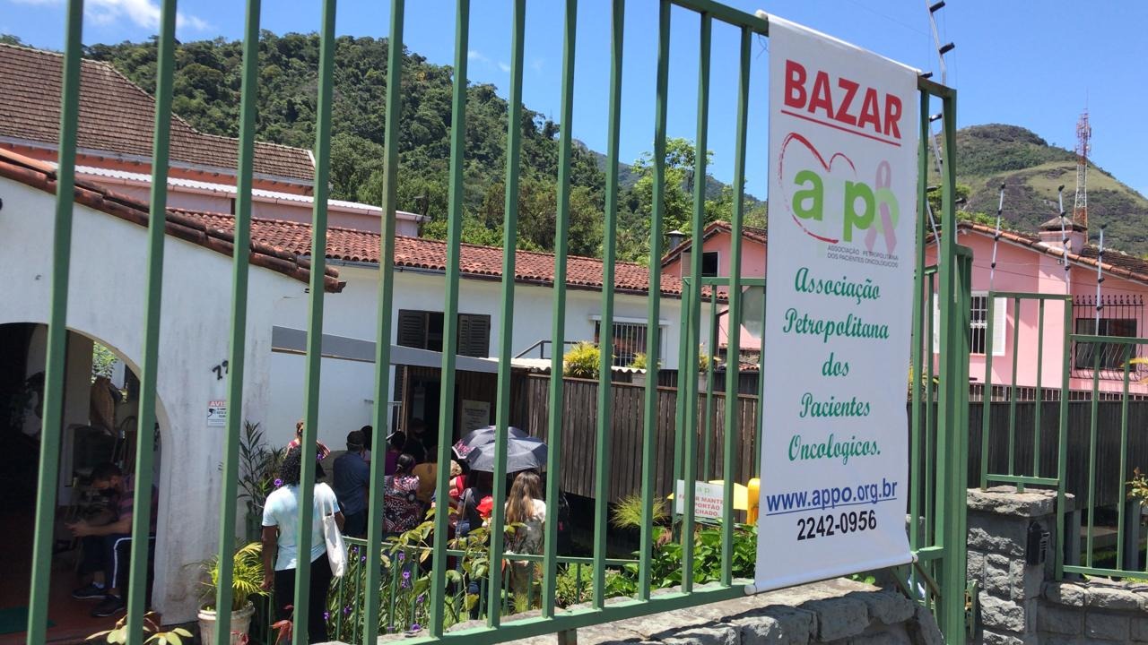 Associação Petropolitana dos Pacientes Oncológicos realiza bazar para ajudar pacientes