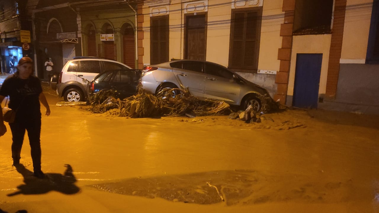 Duas crianças estão entre 41 vítimas fatais confirmadas pela Defesa Civil de Petrópolis