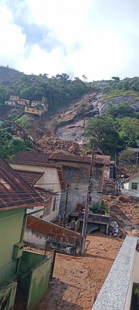 Sobe para 58 número de mortos em Petrópolis