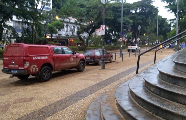Número de mortos não para de subir em Petrópolis. Cidade já confirmou 120 óbitos