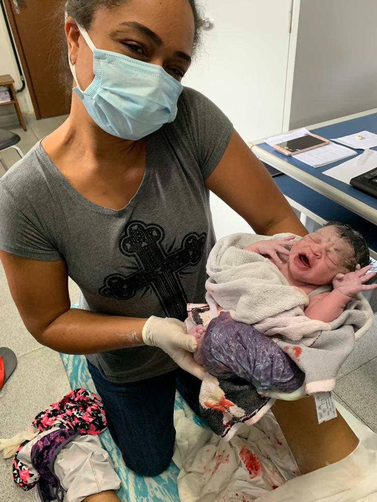 Vida e esperança: bebê nasce em ponto de apoio montado pela Prefeitura no Dr. Thouzet