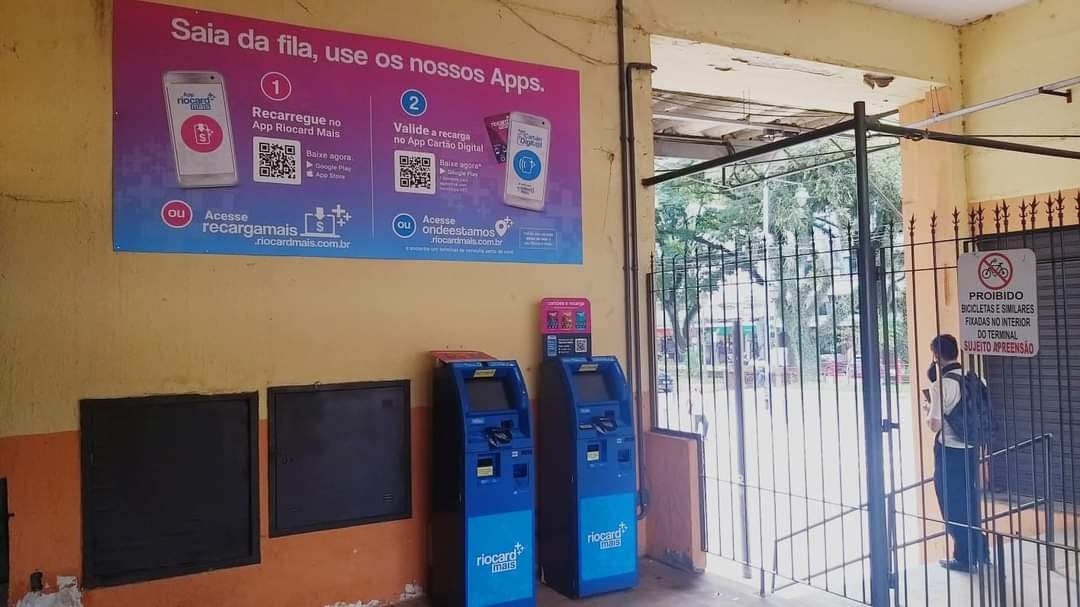 Alagamento danifica máquinas para recarga dos cartões de passagem em Petrópolis