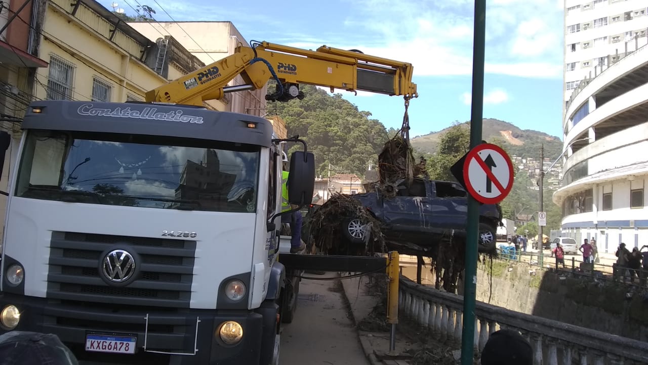 Prefeitura remove mais de 400 carros das ruas