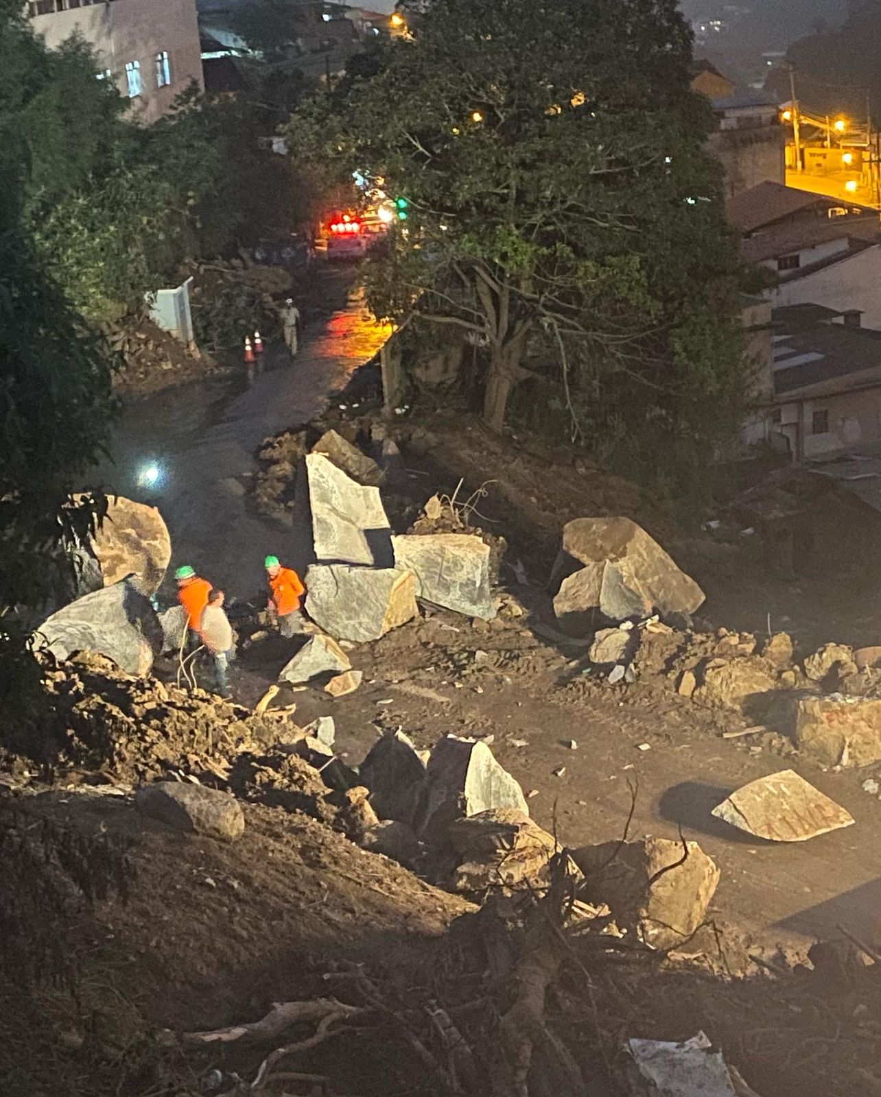 Rua Bartolomeu Sodré, no Caxambu, é liberada para tráfego