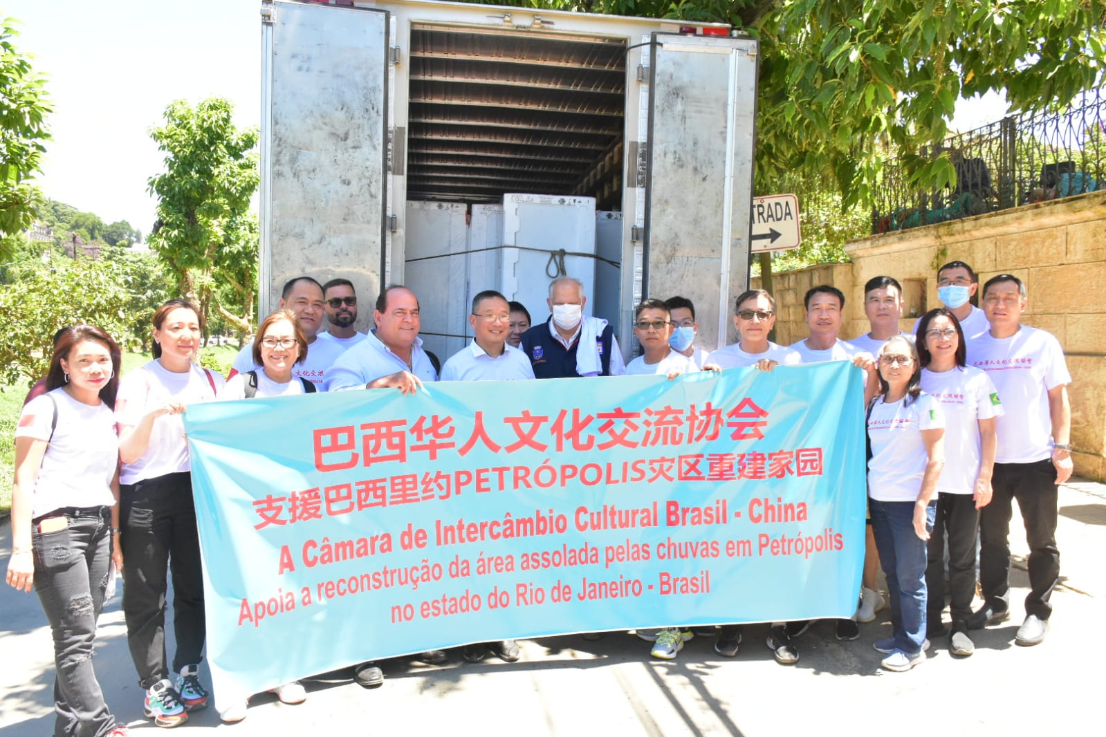 Câmara de Intercâmbio Cultural Brasil China doa 50 geladeiras para Petrópolis