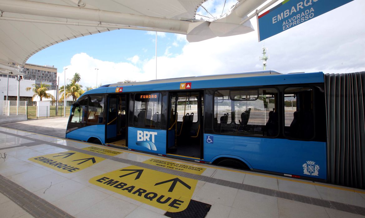 Prefeitura do Rio publica edital para compra de ônibus novos do BRT