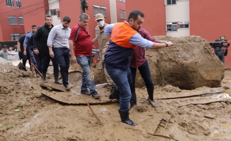 Governo do Estado atua em várias frentes contra os efeitos do temporal que causou tragédia em Petrópolis. Já são 44 mortos