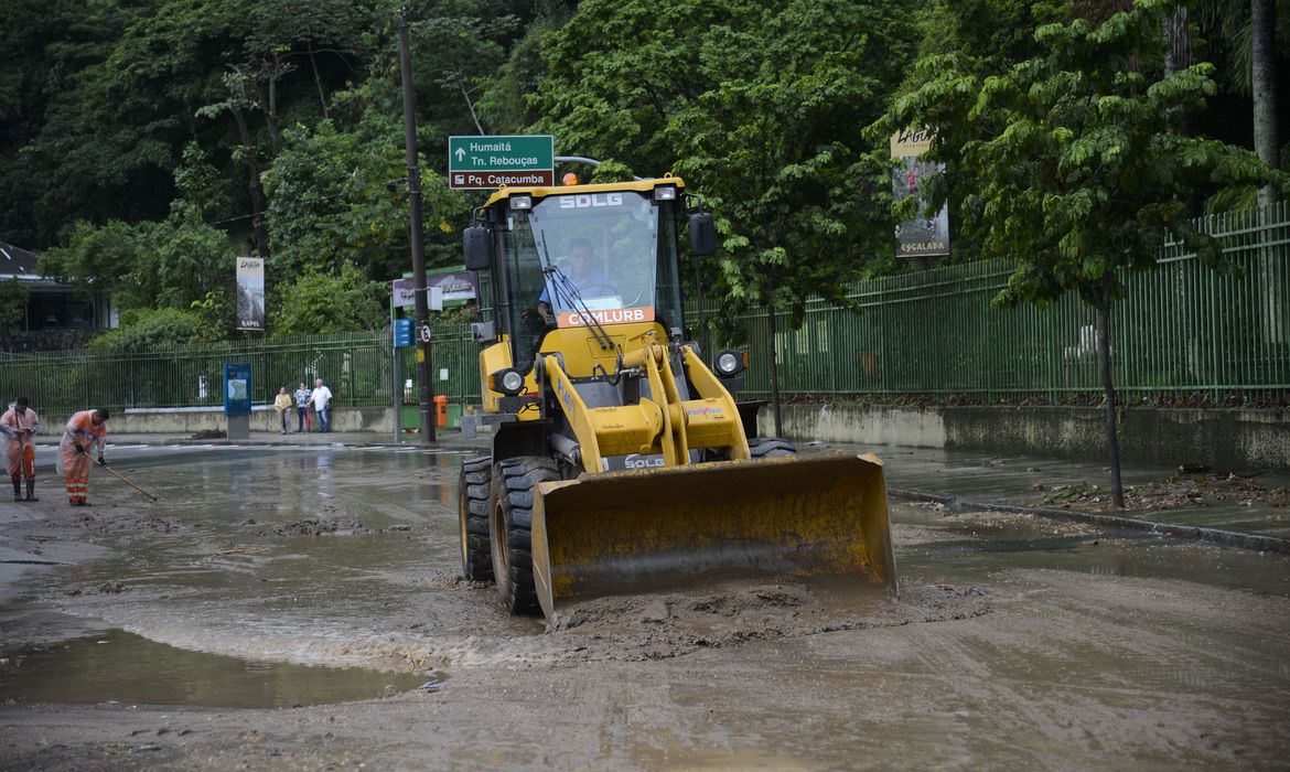 Promotores de Justiça que atuaram na tragédia de Petrópolis palestram em evento da EMERJ