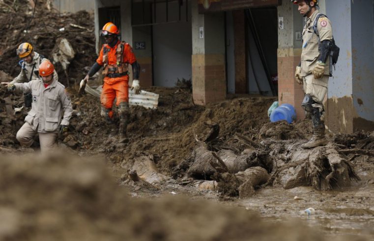 Bombeiros atualizam número de mortos em Petrópolis para 176