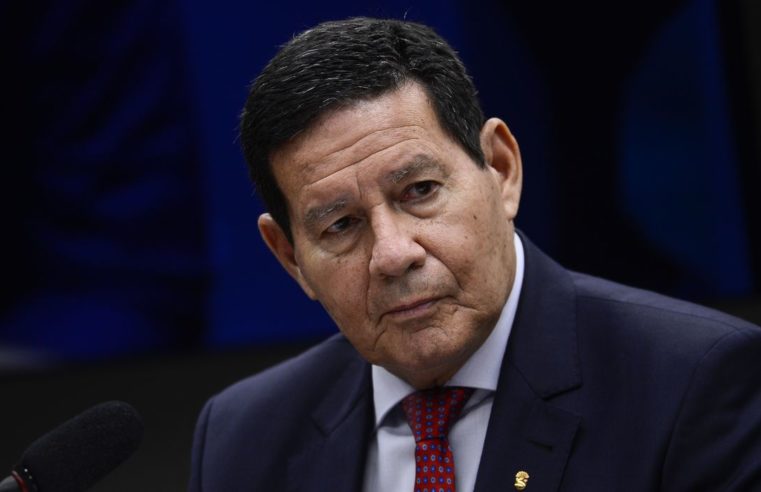 Hamilton Mourão participa de abertura da 33ª Festa Nacional da Uva