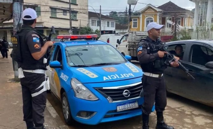 Polícia Militar faz buscas por grupos que fazem alarme falso de evacuação da população por conta de chuva forte