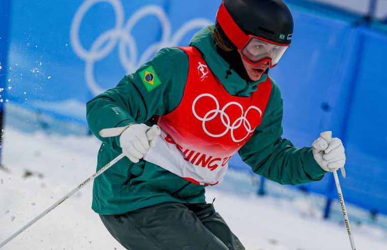 Brasil estreia na Olimpíada de Inverno com esquiadora Sabrina Cass