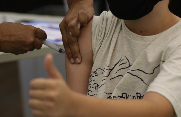 Cerca de 715 crianças de 5 a 11 anos foram vacinadas com a primeira dose da vacina contra covid-19 em Petrópolis