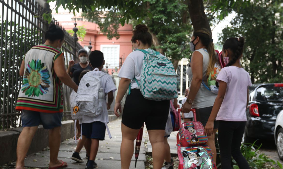 SP: sala de alfabetização com mais de 30 alunos terá dois professores