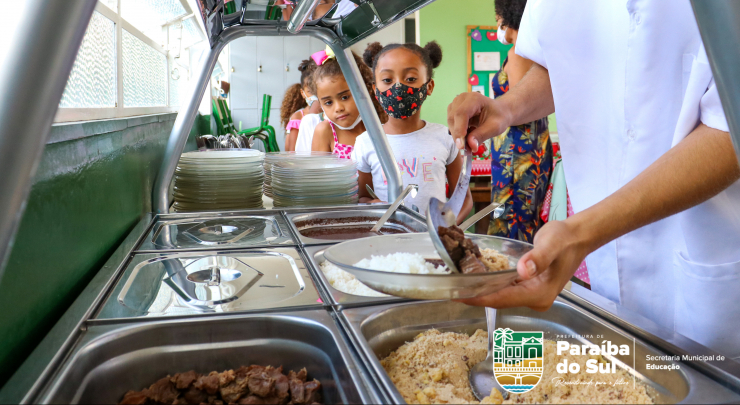 Escolas de Paraíba do Sul recebem balcões térmicos para a alimentação escolar