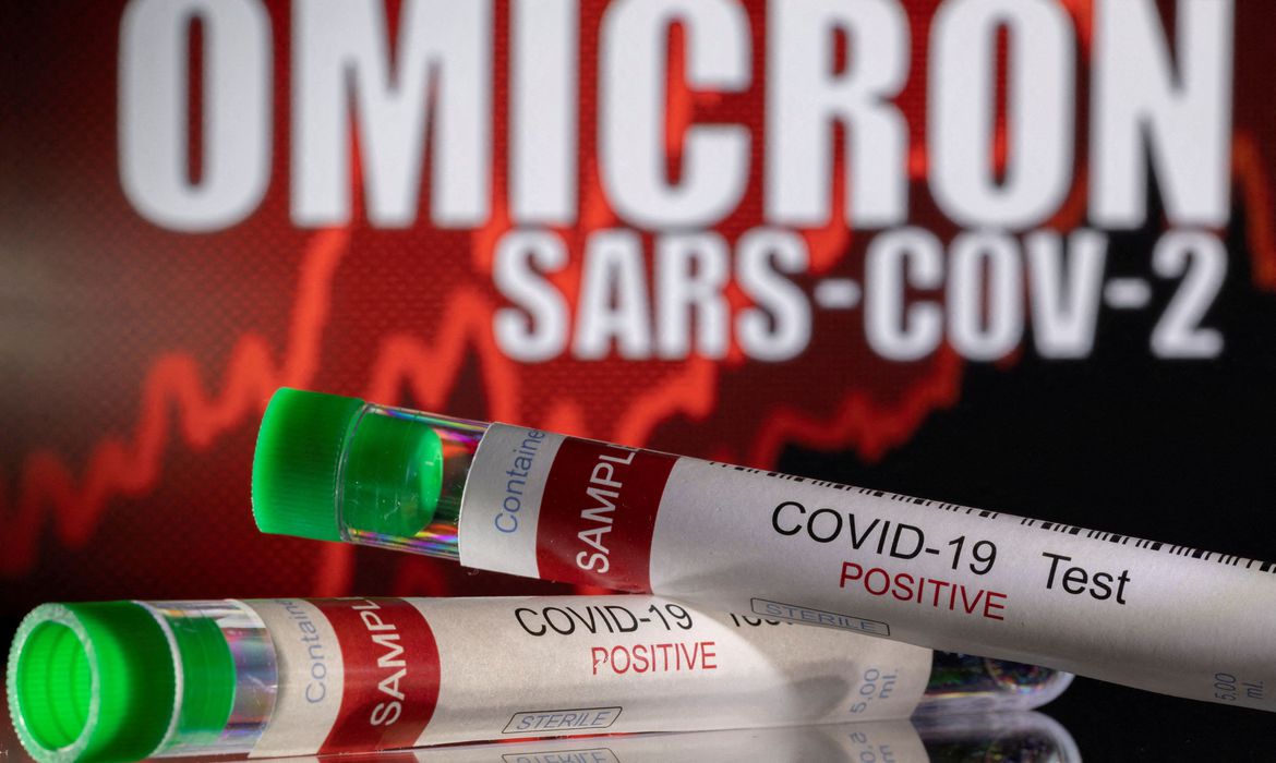 Fiocruz: Ômicron representa 99% dos genomas sequenciados em fevereiro