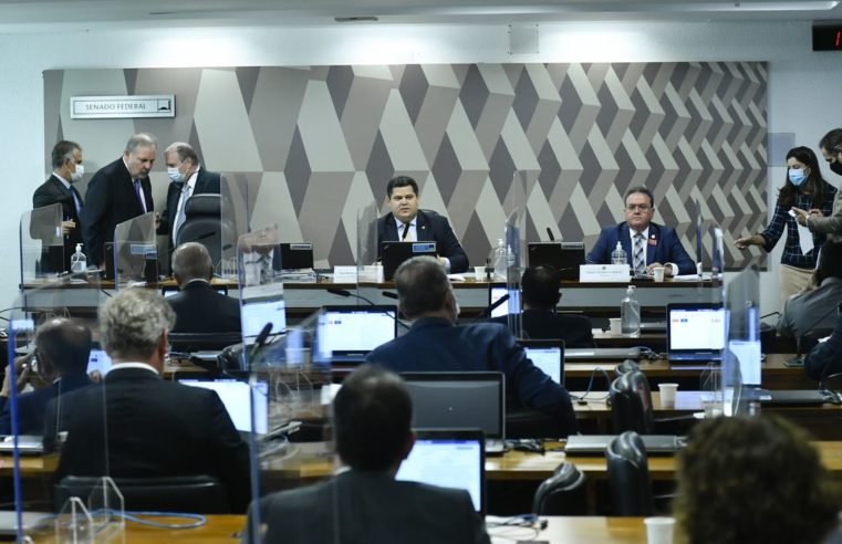 Sem consenso, CCJ do Senado adia votação da reforma tributária