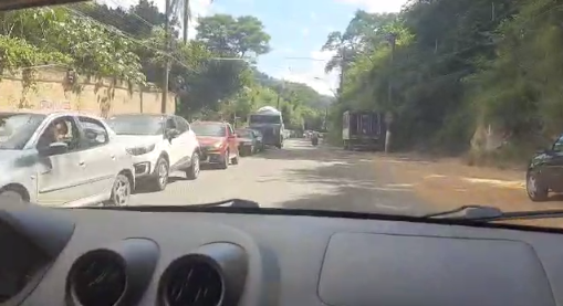 Congestionamentos em diferentes pontos de Petrópolis geram reclamação