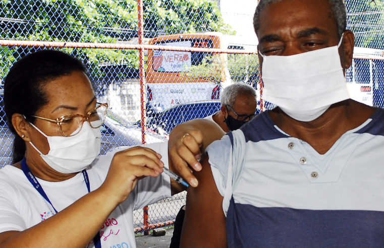 Nova Iguaçu vacina crianças, adolescentes e adultos contra a Covid-19 nesta terça-feira (8)