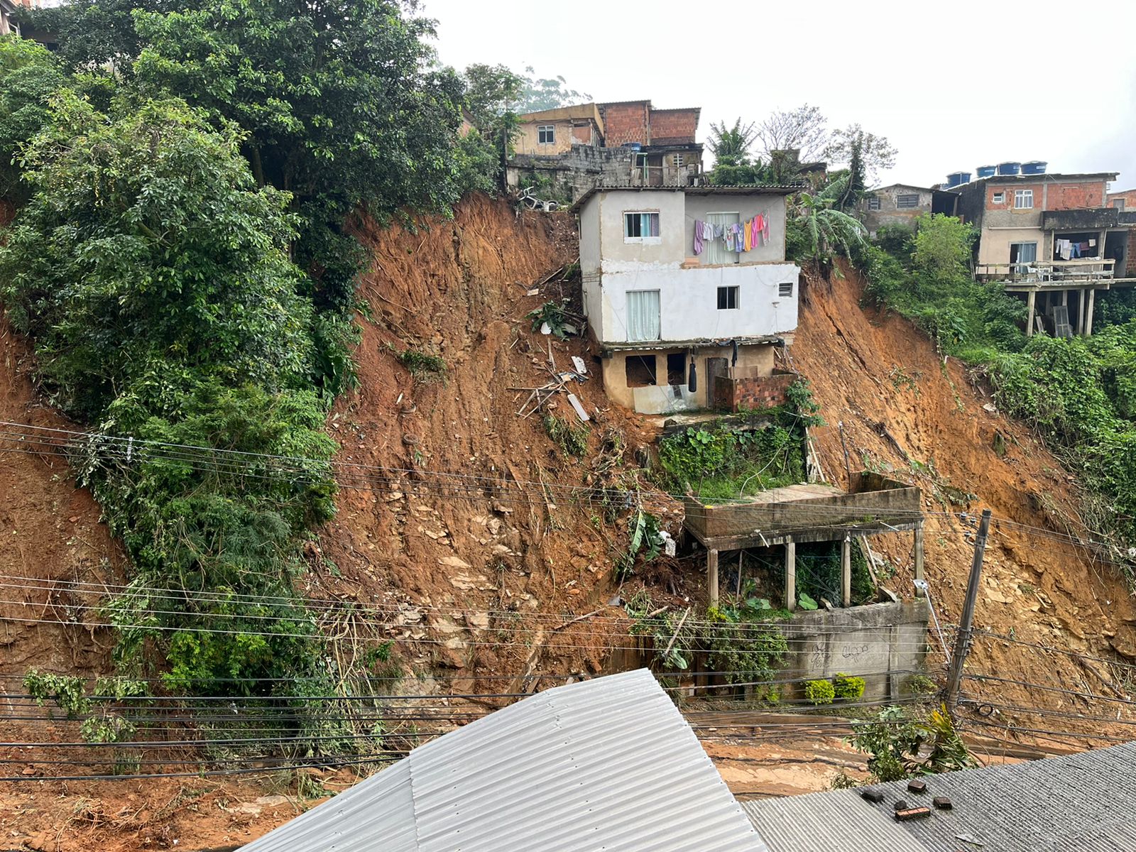 Moradores que tiveram casa interditada na 24 de Maio serão cadastrados no Aluguel Social