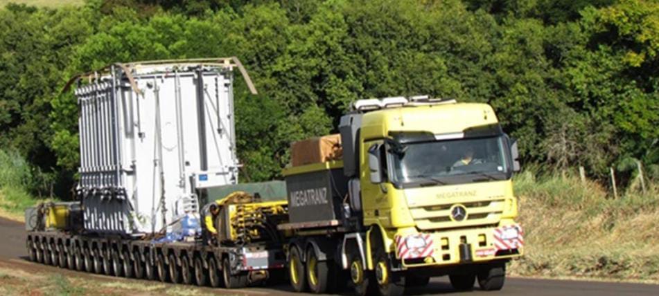 Carreta de grande porte subirá a Serra de Petrópolis pela pista de descida na próxima segunda-feira