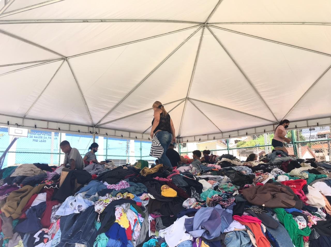 Moradores denunciam descaso com as doações no Alto da Serra