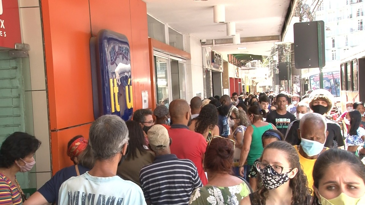 Dificuldade para restabelecer atendimentos no Banco Itaú gera reclamações