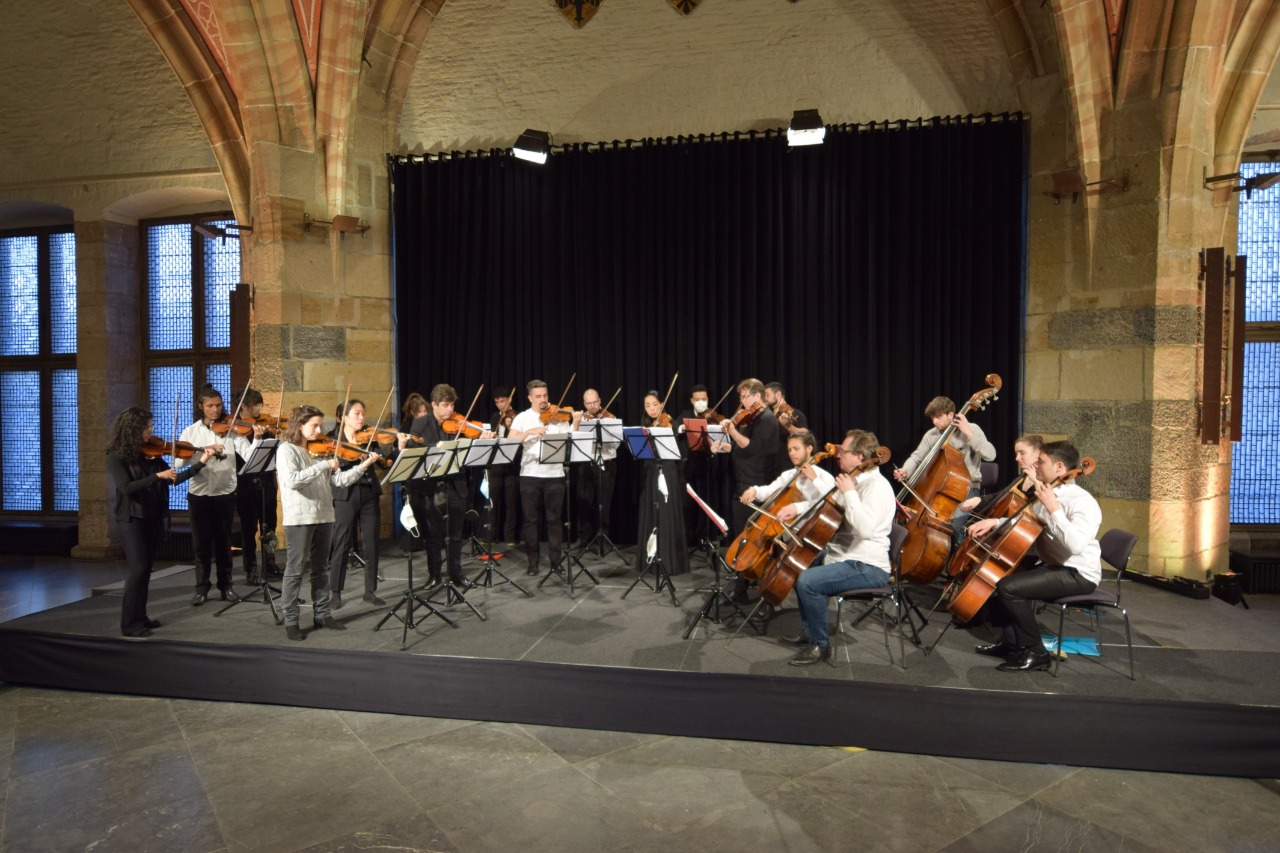 Teatro do Sesc Quitandinha reabre com exclusividade para um concerto inédito e gratuito, que vai reunir músicos brasileiros e alemães