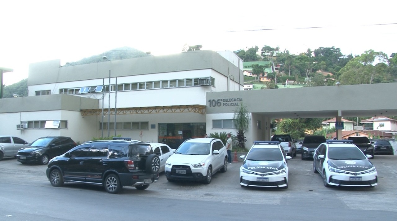Após danos estruturais na sede da 105ª Delegacia de Polícia, todas as ocorrências de Petrópolis tem sido registradas temporariamente na 106ª em Itaipava.