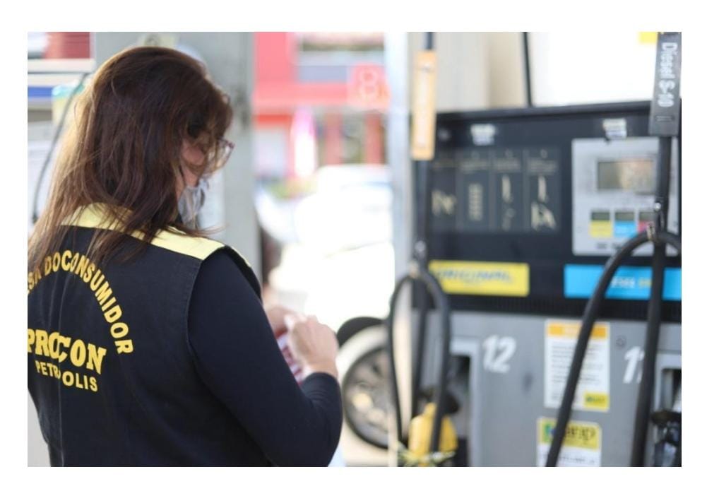 Procon vai multar postos de combustíveis que venderam gasolina de estoque antigo com preço reajustado