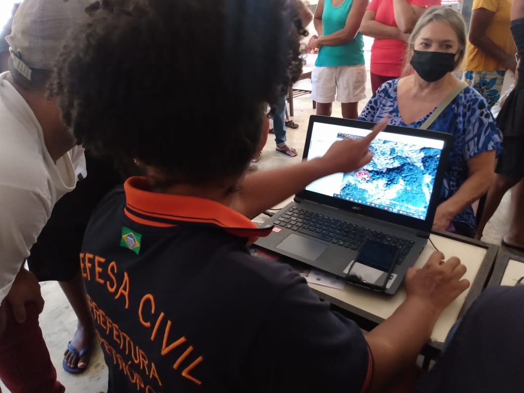 CRAS volantes atendem vítimas das chuvas nas comunidades neste sábado