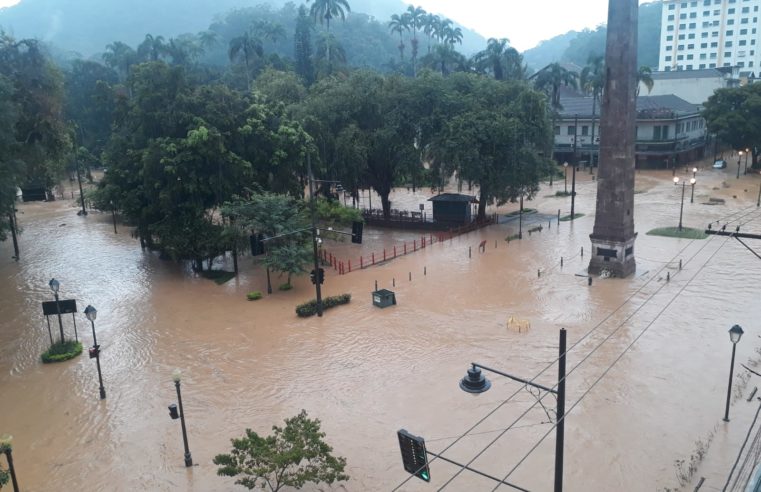 Pouco mais de duas horas de chuva deixa Petrópolis novamente embaixo d’água