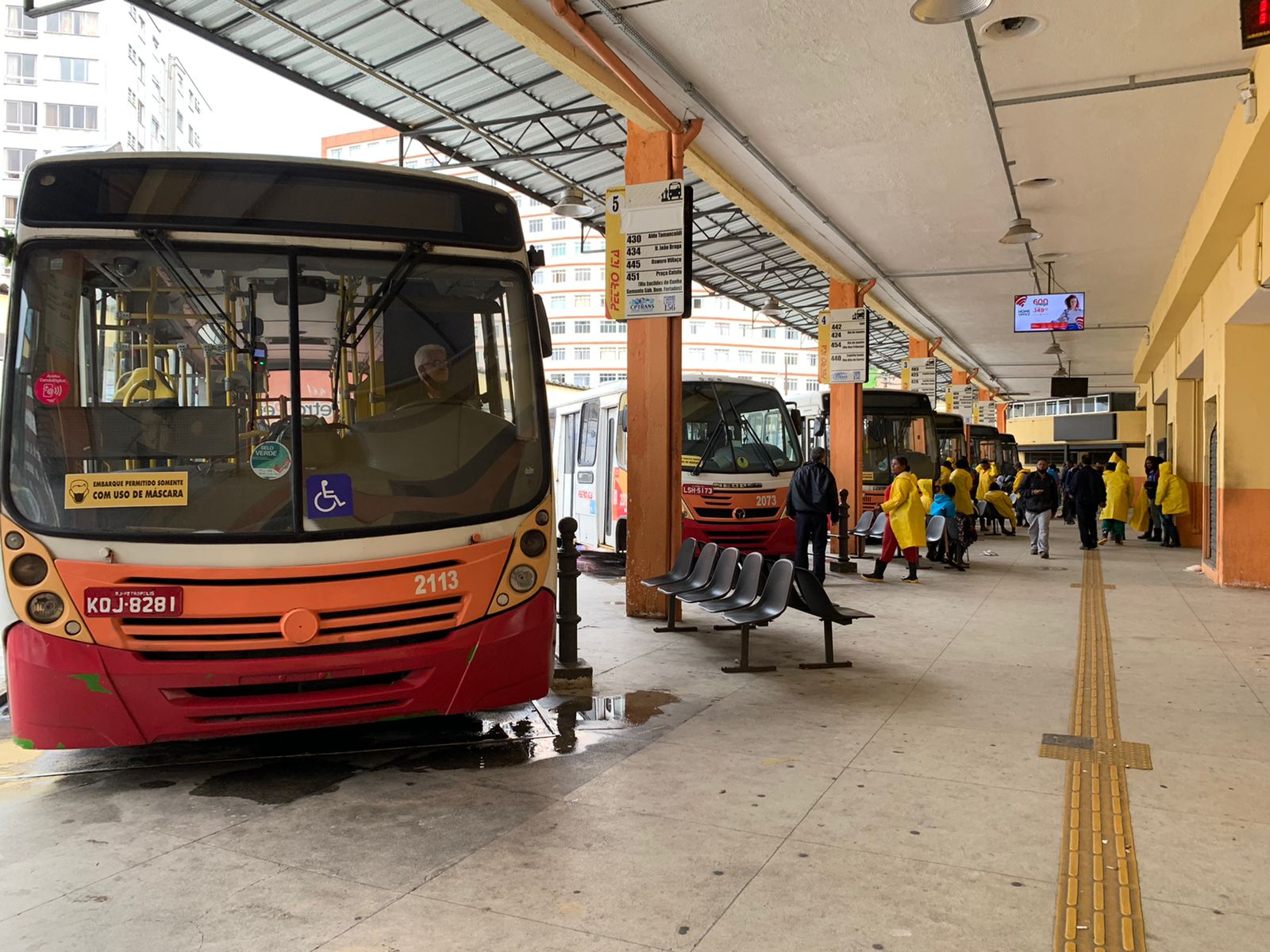 Empresas de ônibus totalizam 150 linhas em operação nesta terça-feira (22) em Petrópolis