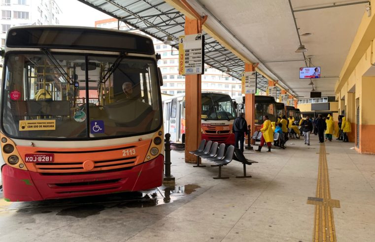 Ônibus estão com 98 linhas em operação nesta segunda em Petrópolis