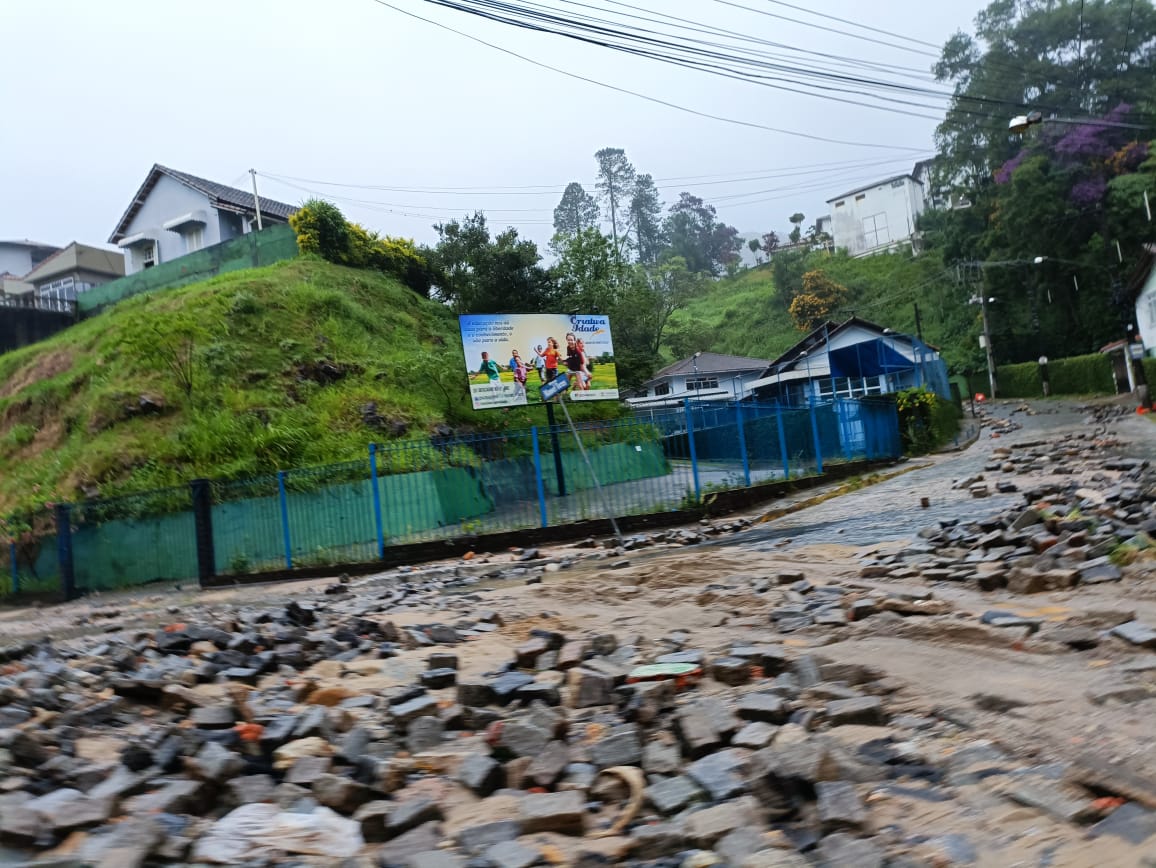Índice pluviométrico de 534,4 milímetros é o maior da história de Petrópolis em 24 horas