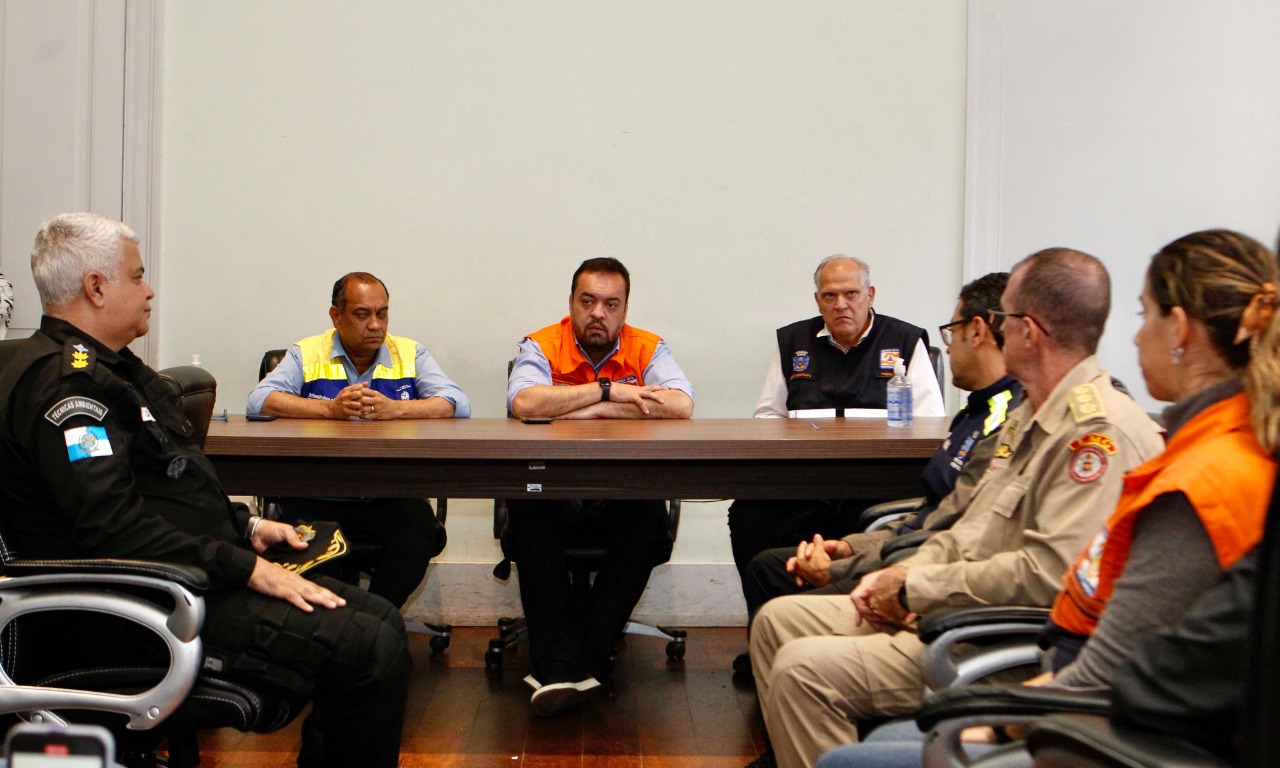Governador acompanha trabalhos de recuperação após chuvas de domingo