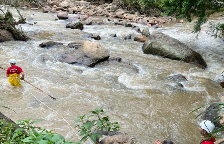 Corpo é encontrado no Rio Piabanha, no distrito da Posse. Suspeita é que se trate de uma das vítimas das chuvas de fevereiro