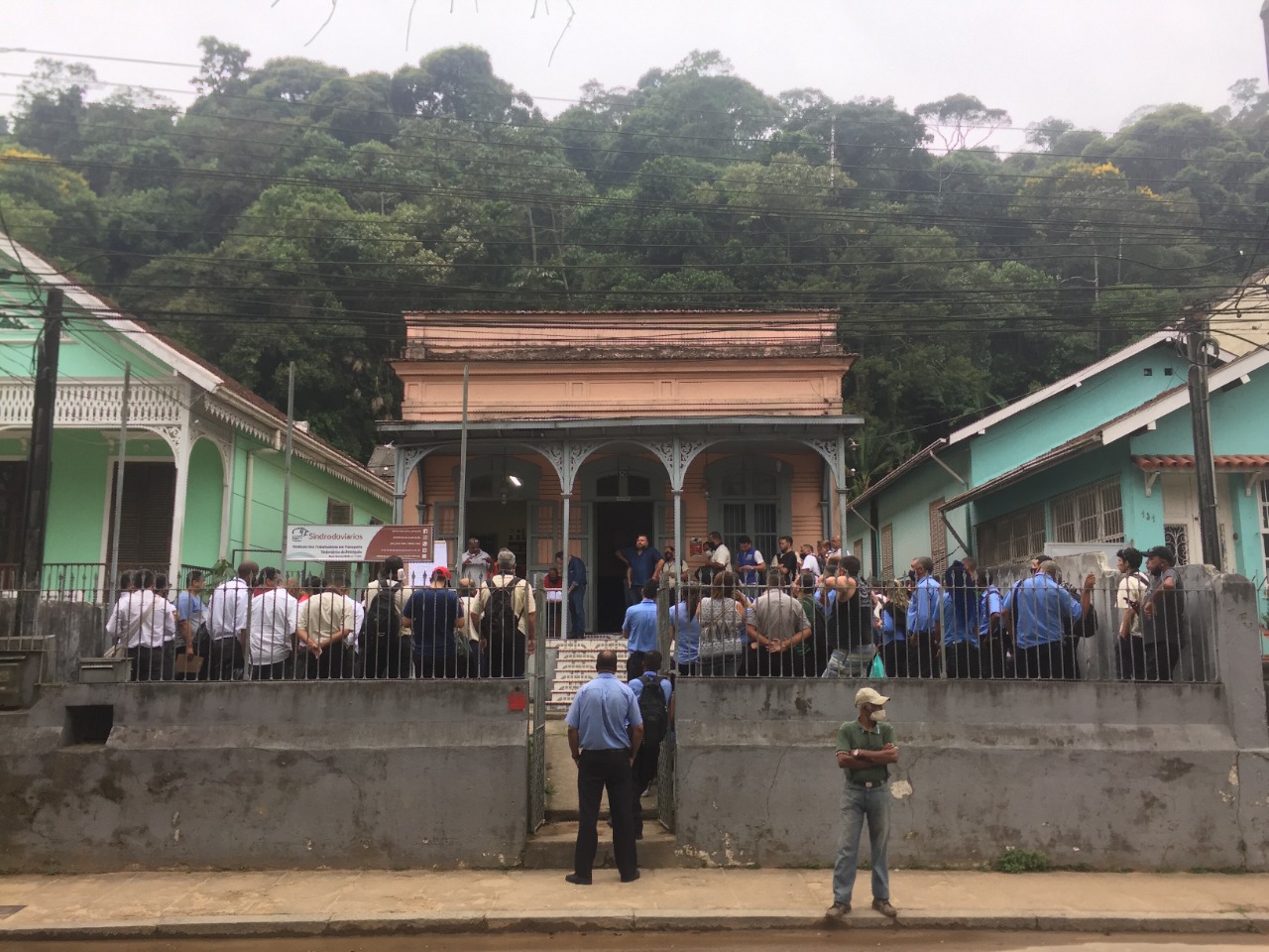 Estado de Greve é aprovado em Assembleia dos Rodoviários em Petrópolis
