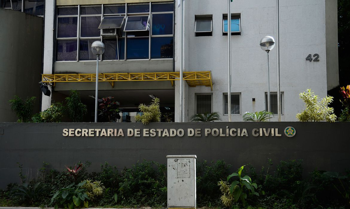 Polícia Civil faz ação contra sequestro de caminhoneiros no Rio