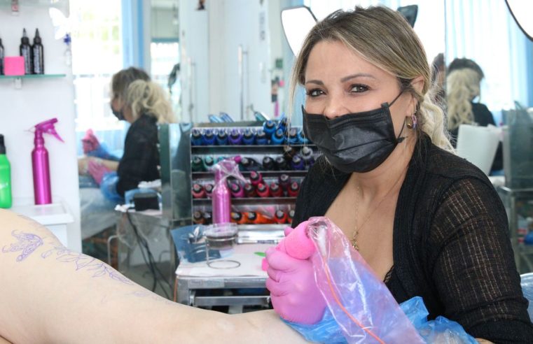 Projeto oferece tatuagens gratuitas para cobertura de cicatrizes