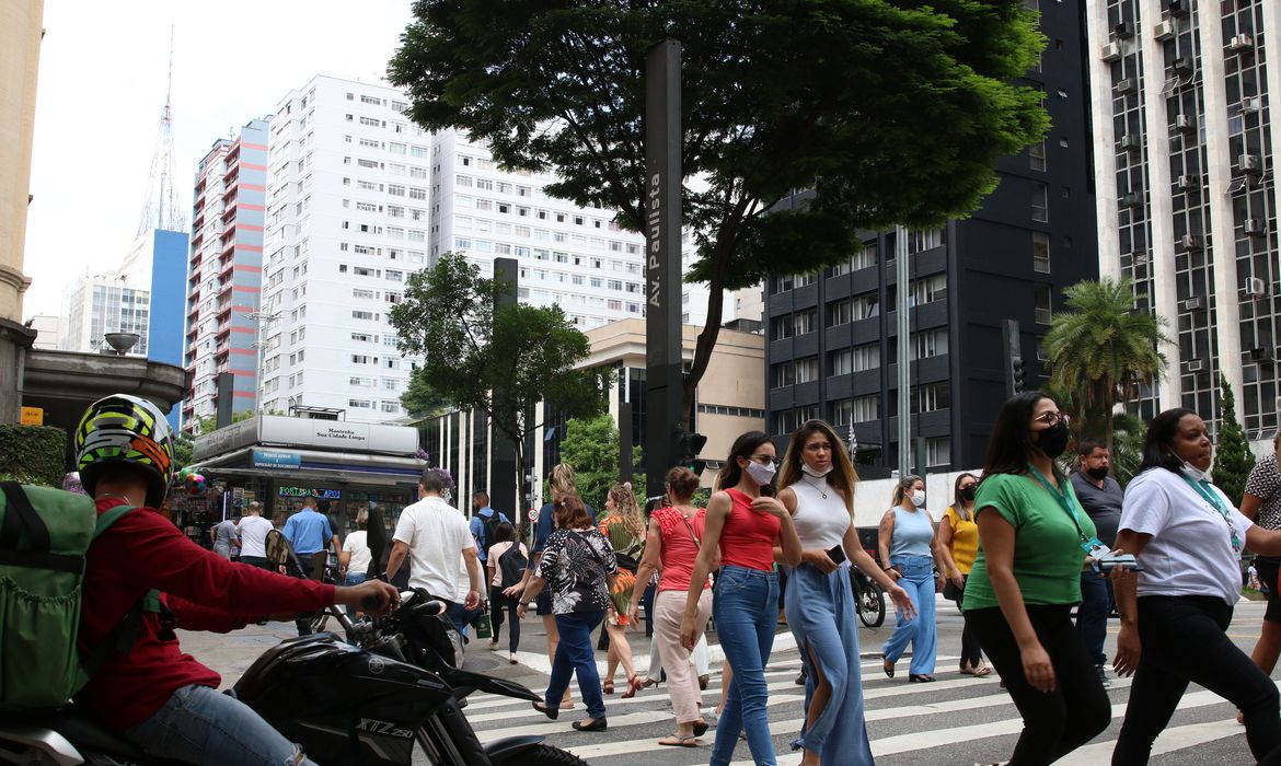Covid-19: Brasil tem 29,8 milhões de casos e 658,5 mil mortes