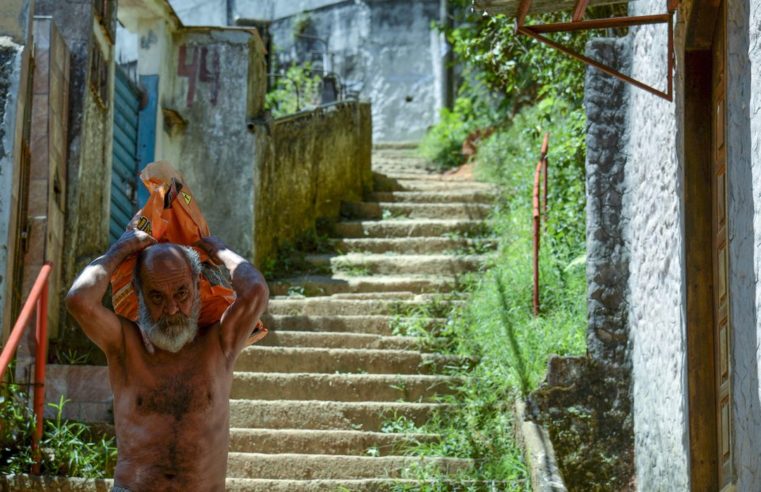 Petrópolis: um mês após tragédia, atingidos ainda buscam onde morar