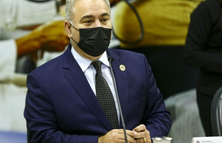 Ministro pede ao Senado para rebaixar covid-19 à situação de endemia