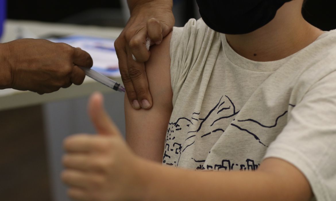 Secretaria já vacinou 63 mil estudantes no Rio de Janeiro