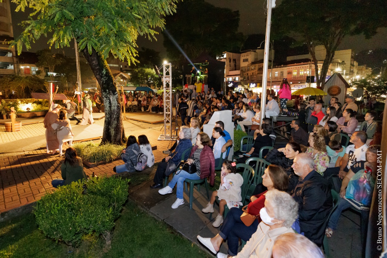 VIA SACRA: Um espetáculo de emoção, cultura e fé marca a celebração da Páscoa na cidade