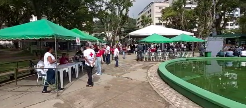 Famílias do Morro da Oficina e Chácara da Flora recebem doações da Cruz Vermelha Brasileira com o apoio da Prefeitura