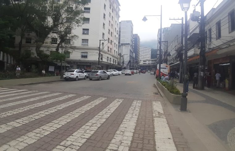 Vias de Petrópolis ainda estão com funcionamento alterado