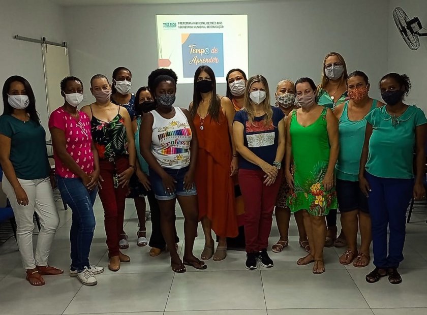 Tempo de aprender: assistentes de alfabetização passam por capacitação e escolhem unidades de atuação